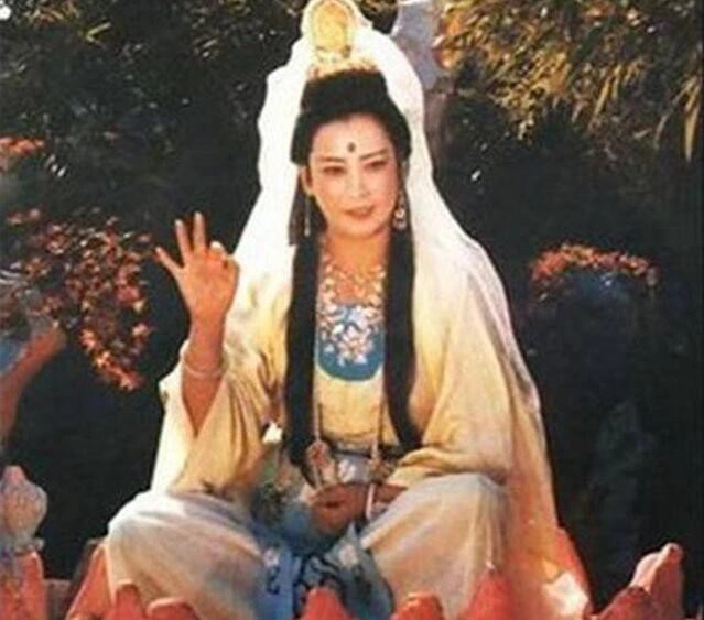 Vụ việc này đã bị hai vị tiên đồng phát hiện và buông lời nhục mạ cả 4 thầy trò. Điều này đã chọc giận Tôn Ngộ Không và khiến Lão Tôn tức giận đại náo Ngũ Trang Quán, đạp đổ cây nhân sâm. Để đền lại cây sâm cho Trấn Nguyên đại tiên, Tôn Ngộ Không phải nhờ đến sự giúp đỡ của Quan âm mới hồi sinh lại được cây quý.