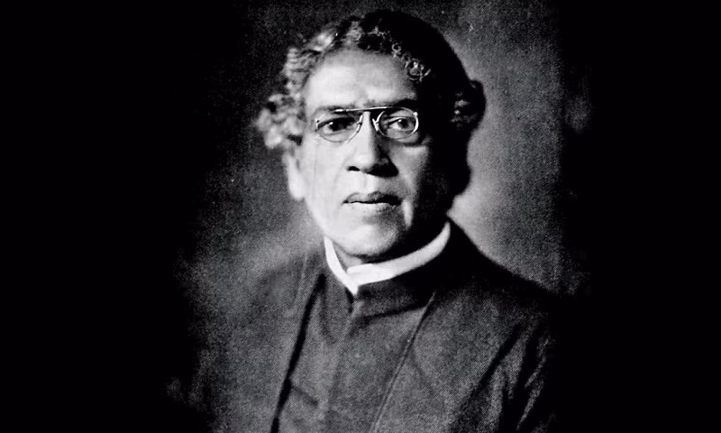 11. Jagadish Chandra Bose: nhà bác học Cộng hoà Ấn Độ, vừa là nhà vật lý, sinh học, thực vật học, khảo cổ học lừng danh tế giới. Ông đã có những thành công lớn đối với radio và lò vi ba. Ông cũng là một trong những nhà phát minh Học viện Khoa học Quốc gia Cộng hoà Ấn Độ.