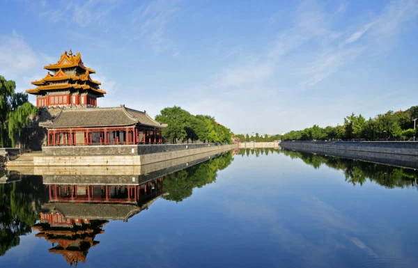 Vài trăm năm qua, dẫu lượng mưa lớn cỡ nào, Tử Cấm Thành cũng chưa một lần gặp nạn nước lớn. Từ đó có thể thấy được tài năng của cổ nhân khi thiết kế hệ thống thoát nước tinh tế, thuận theo dòng chảy tự nhiên này.