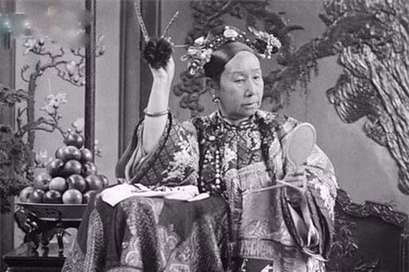 Đáng tiếc, đến khi Từ Hi Thái Hậu buông rèm nhiếp chính trong gần 50 năm thì nhà Thanh gần như đã rơi vào cơn khủng hoảng cùng cực, tạo đà cho sự sụp đổ hoàn toàn của triều đại hoàng kim này không lâu sau đó.