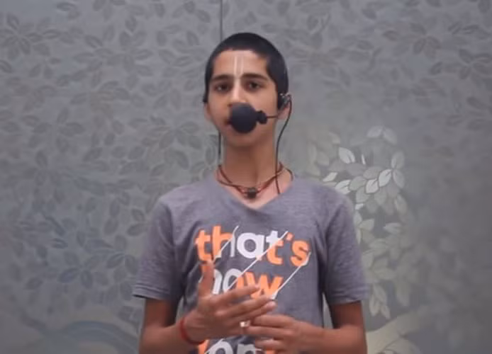 Thần đồng tiên tri Ấn Độ Abhigya Anand sinh năm 2006 ở Ấn Độ, được biết đến như một thần đồng với trí thông minh hơn người. Câu được coi là một trong những nhà tiên tri nổi tiếng và trẻ tuổi nhất hiện nay.