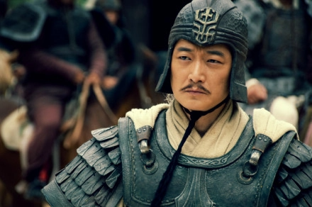 Năm 194, Tào Tháo và Lã Bố giao tranh ở Bộc Dương, bị Lã Bố mang quân vây áp 3 mặt. Hai bên giao chiến từ sáng đến chiều vài chục lần, quân Tào vẫn không thoát ra được. Tào Tháo cử một toán quân cảm tử đi đầu phá vây, Điển Vi bắt lá thăm ra trận, bèn mang theo mấy chục người.