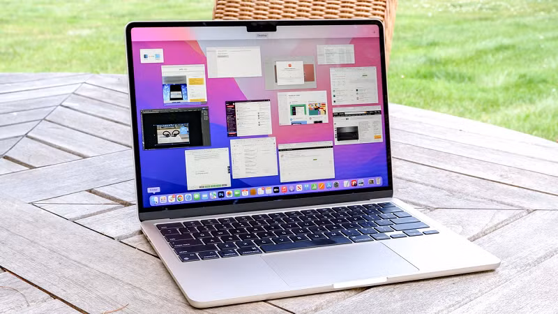  1. MacBook Air 15 inch: Vào tháng 6/2022, phóng viên Mark Gurman của Bloomberg cho biết Apple đang phát triển MacBook Air 15 inch để ra mắt vào đầu năm nay.