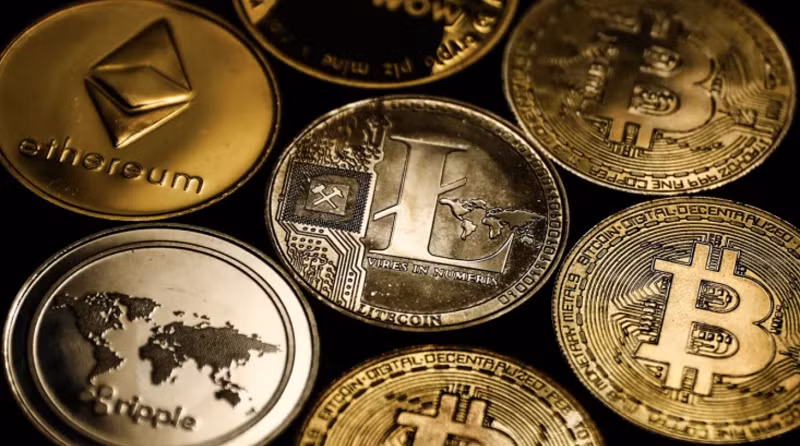 Bên cạnh đó, nhà tiên tri Athos Salomé cũng cho rằng năm 2023 có thể xuất hiện một loại tiền tệ mới: "Ai biết được, nó có thể nổi lên giữa Nga và Trung Quốc, nhưng việc hạ giá đồng đô la Mỹ là không dễ dàng".