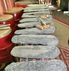 Đến nay, Việt Nam đã có 264 bảo vật quốc gia. Theo Luật Di sản văn hóa, bảo vật quốc gia là hiện vật được lưu truyền, có giá trị đặc biệt quý hiếm tiêu biểu của đất nước về lịch sử, văn hóa, khoa học. Mỗi năm, Thủ tướng xét công nhận bảo vật quốc gia một lần.