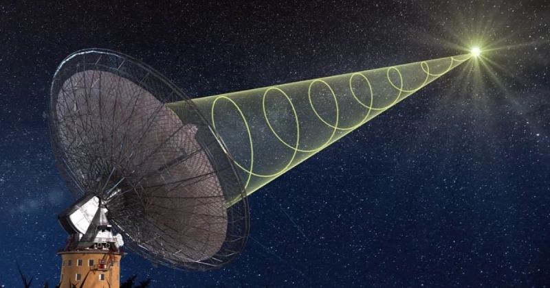 Thấu kính này "bẻ cong" không - thời gian từ nơi chứa đựng "khối xây dựng vũ trụ" đến Trái Đất, trong trường hợp này là phóng đại tín hiệu lên tới hệ số 30.Điều này giúp kính viễn vọng của họ " xuyên không" theo nghĩa đen hàng tỉ năm, nhìn thấy những thứ xa xôi hơn tầm quan sát thực sự của nó. Hydro nguyên tử được xác định thuộc về SDSSJ0826+5630, một thiên hà đang hình thành sao tại thời điểm 8,8 tỉ năm trước đó.