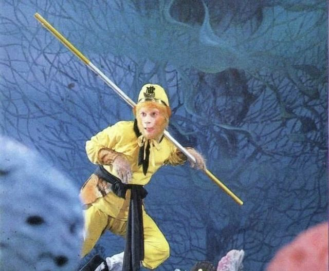 Gậy Như ý vốn là một bảo bối được Tôn Ngộ Không nâng niu nhưng trên đường thỉnh kinh không thể lúc nào cũng vác theo cây gậy lớn bên mình được.