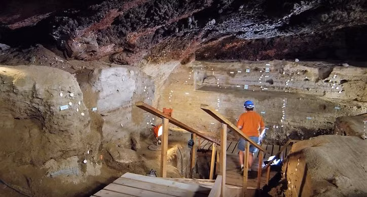 Ngày nay, Hang động Bí Ẩn là một phần của Khu Khảo cổ Grimes Point và Cục Quản lý Đất đai cung cấp các tour du lịch công cộng miễn phí.