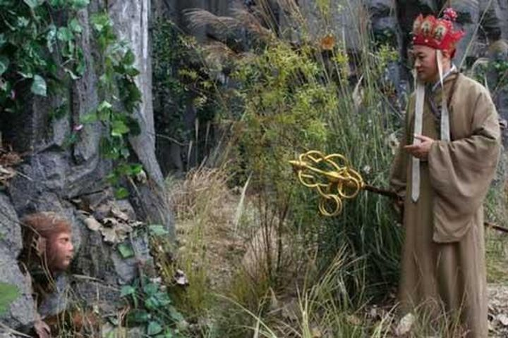 Như vậy, câu chân ngôn mang sáu chữ vàng của Phật Tổ Như Lai cũng giống như một lời nhắc nhở dành cho Tôn Ngộ Không: Dù có nắm trong tay thần thông quảng đại, trải qua tháng năm đằng đẵng, nhưng nhất định phải biết tu hành, giác ngộ, hành thiện, giúp đời.