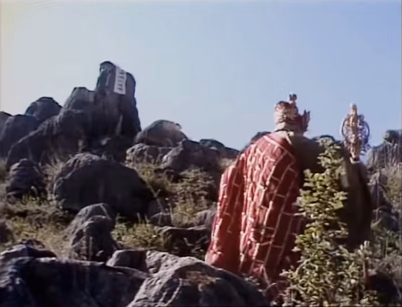 Om Mani Padme Hum là một thần chú rất được yêu thích trong Phật giáo, và thường được dịch là “Viên ngọc trong hoa sen". Đọc thần chú này mang lại nhiều công đức và thanh lọc.