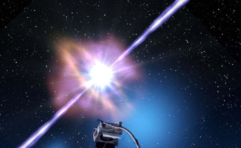 Trong khi đó, các vụ nổ ngắn hơn có thể được tạo ra bởi sự hợp nhất của hai thiên thể với kích cỡ nhỏ hơn, chẳng hạn như lỗ đen hay sao neutron. Các nhà khoa học tin rằng các GRB này có khả năng đi kèm với những sóng trọng lực lớn.