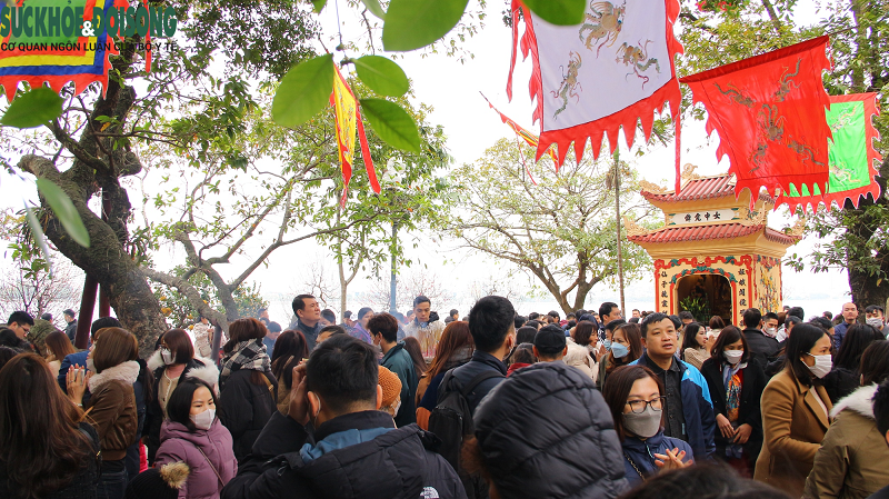 “Bien nguoi” toi cau tai loc dau nam tai phu Tay Ho