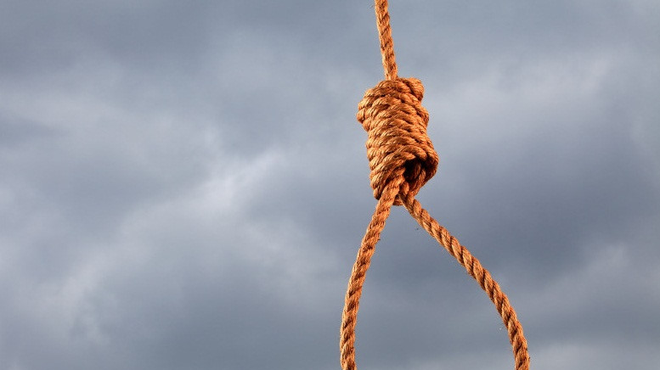 Treo cổ là một phương pháp tự sát hoặc thi hành án tử hình. Nó sẽ làm người ta mất ý thức trong vòng 10 giây, nếu chưa tắt thở hẳn thì người đó sẽ phải chịu nỗi đau đớn trong vài phút nữa. Nó thường được gọi là “cái chết nhỏ giọt”. Nhưng qua nghiên cứu thi thể của 34 phạm nhân bị tử hình thấy, 4/5 số người đó bị chết vì ngạt thở.