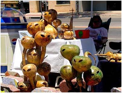 Cơ quan vũ trụ Pháp nhận được 50-100 báo cáo về UFO mỗi năm, thường là thông báo từ cảnh sát. 10% trong số này được điều tra ngay tại chỗ. Với việc mở kho dữ liệu về UFO, Pháp muốn tạo điều kiện cho các nhà khoa học và những người say mê UFO dễ dàng nghiên cứu.