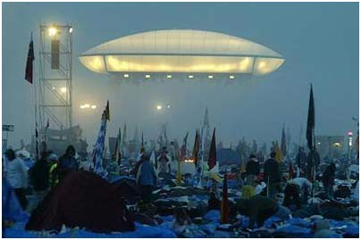 Chẳng hạn vào ngày 8/1/1981, bên ngoài thị trấn Trans-en-Provence ở miền nam nước Pháp, một nam giới đang làm việc trên cánh đồng thông báo nghe thấy một loại âm thanh rít kỳ lạ, đồng thời thấy một vật thể hình đĩa có đường kính chừng 2,5 m đáp xuống cánh đồng cách chỗ ông đứng khoảng 50 m.