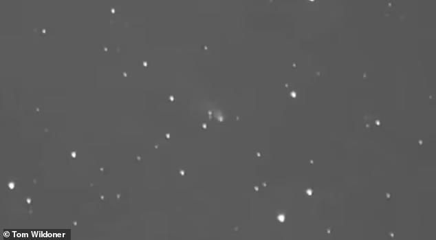 Ngay cả khi đã mờ đi, C/2022 E3 (ZTF) vẫn có thể được quan sát bằng ống nhòm và kính thiên văn một số ngày xung quanh hành trình đến điểm cận nhật của nó.