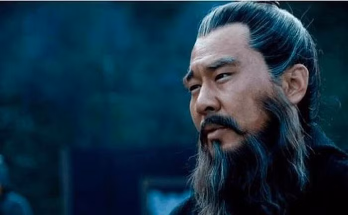 5. "Phàm những chuyện đại sự trong thiên hạ nên về nhà hỏi vợ, vợ bảo sao cứ làm ngược lại ắt sẽ thành công": Tào Tháo là người làm nên cơ nghiệp lớn, gánh vác nhiều việc đại sự. Suốt hơn mấy chục năm Nam chinh Bắc chiến, ông không chỉ táo bạo, anh dũng trên chiến trường mà cũng đầy mưu lược, cẩn trọng và thâm sâu trên triều cương nên đã tiêu diệt tất cả các đối thủ.