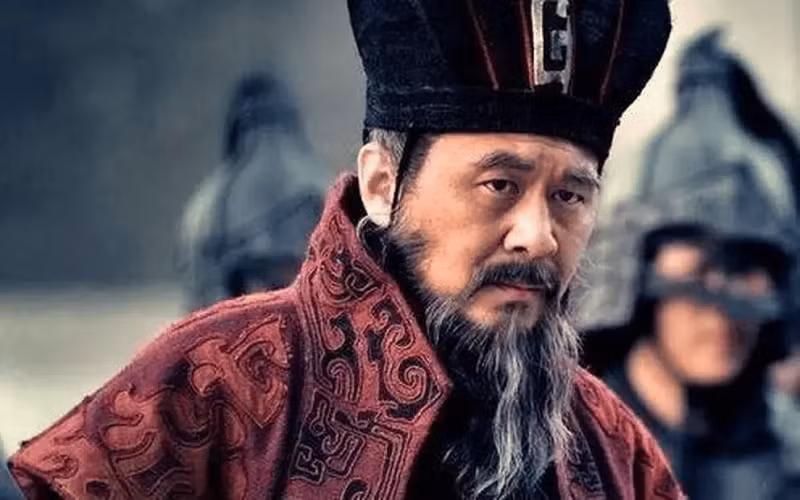 6. “Không được kích nộ sẽ làm giảm trí tuệ, không được oán hận sẽ giảm đi một nửa sức mạnh”: Ở đây, Tào Tháo muốn chú trọng vào cảm xúc của con người trong khi hành sự. Nếu không có cảm giác oán hận, tức giận thì nhiệt tâm cũng như trí tuệ cũng sẽ ngày một thờ ơ và chẳng quan tâm tới điều gì nữa.