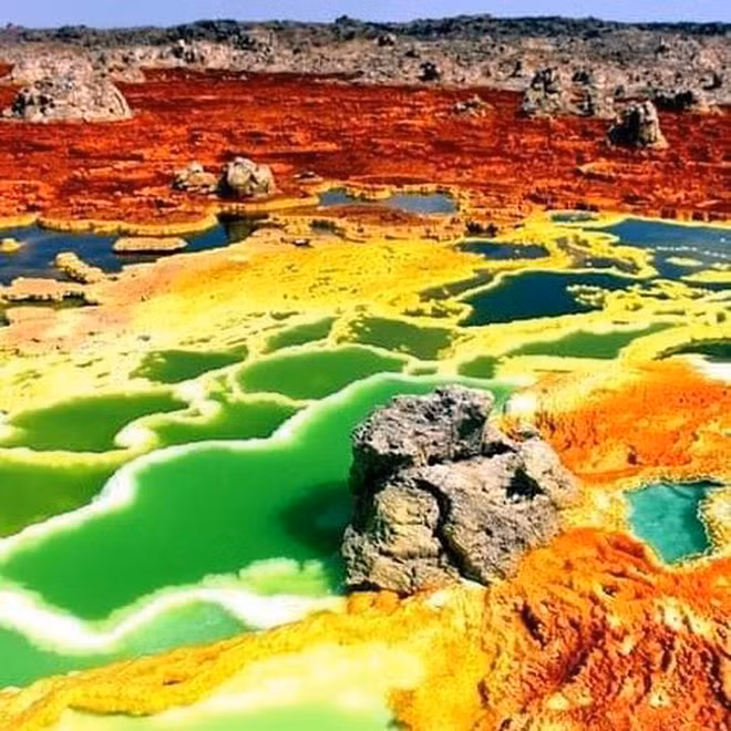 Các nhà nghiên cứu đã xác nhận sự vắng mặt của các loài vi khuẩn trong những vùng nước nồng độ muối, axit đậm đặc và nhiệt độ cao tại cánh đồng địa nhiệt Dallol ở Ethiopia.