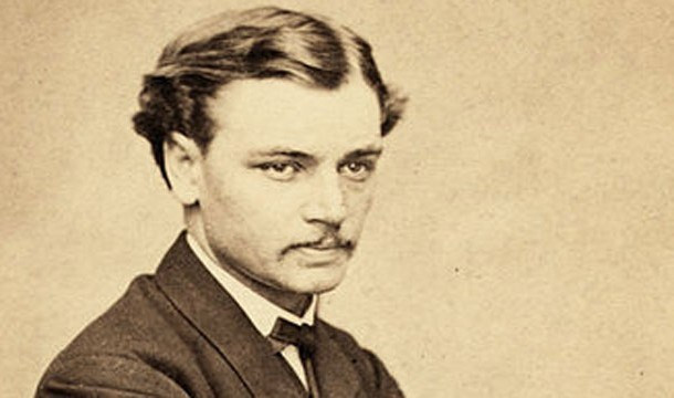4. Con trai Tổng thống Abraham Lincoln là Robert Todd Lincoln đã ở bên cạnh cha khi ông bị ám sát. Sau đó, ông Robert cũng trở thành nhân chứng trong vụ Tổng thống James Garfield bị ám sát. 20 năm sau, vào năm 1901, Tổng thống William McKinley mời ông tới New York gặp mặt. Ngày hôm đó, Tổng thống McKinley cũng bị ám sát. Kể từ đó, ông Robert đã quyết định từ chối bất kỳ lời mời nào của Tổng thống Mỹ vì không muốn chứng kiến cảnh ông chủ Nhà Trắng nào mất mạng nữa.