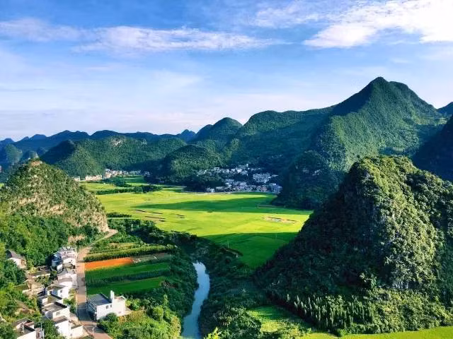 Sau đó các nhà khảo cổ tìm ra một lăng mộ được cho là của Lưu Khoan Bắc Tề Vương nhà Hán, chứa tới hơn 2.400 bảo vật trong đó giá trị nhất là tấm che mặt bằng ngọc.