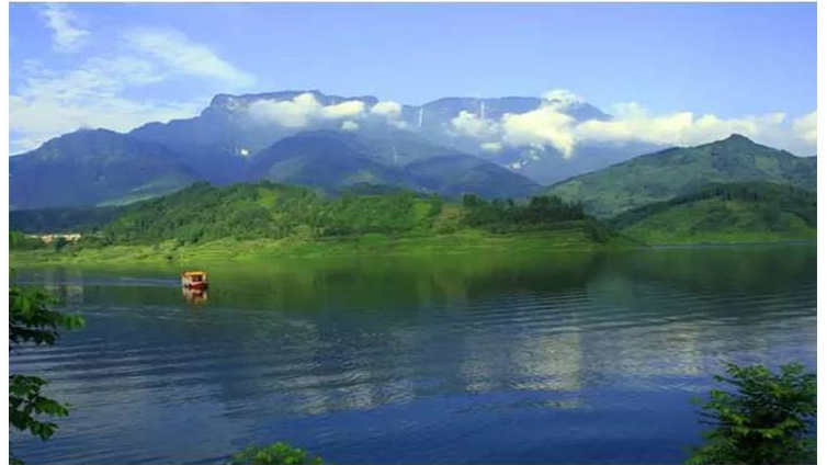 Theo các ghi chép có liên quan, địa hình của rất phức tạp và có đầm lầy ở khắp mọi nơi. Nhiều nhà thám hiểm gặp phải lỗi la bàn, đồng hồ dừng, chóng mặt và các hiện tượng khác sau khi vào và họ bị chết cóng hoặc chết đói.