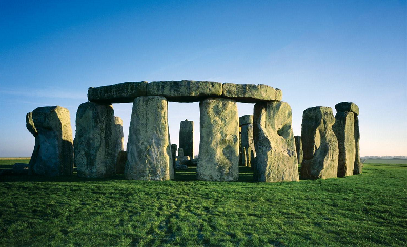 4. Mất khoảng 1.500 năm để xây dựng nên bãi đá cổ Stonehenge.