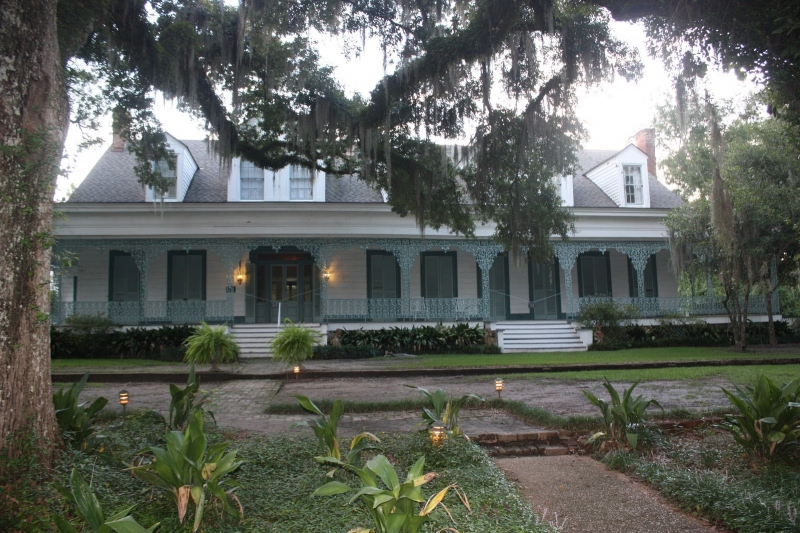  3. Vườn ươm Myrtles - Mỹ: Vườn ươm Myrtles được cho là nơi ở của đủ các loại ma quỷ. Có rất nhiều tin đồn kì bí xung quanh vườn ươm này nhưng trong thực tế, vườn ươm được xây dựng trên một nghĩa địa và trở thành một địa điểm chết chóc.