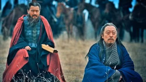 Phục vụ dưới trướng Tào Tháo, Tư Mã Ý mang tham vọng to lớn nhưng ông biết nhẫn nại suốt 3 đời Tào thị. Mặc dù biết bản chất thâm sâu khó lường của Tư Mã Ý nhưng Tào Tháo vẫn sử dụng con người này, vì ông biết rằng chỉ có Tư Mã Ý mới giúp mình chống lại Ngọa long Gia Cát Lượng của nước Thục.