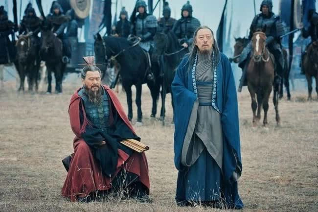 Câu hỏi của Tào Tháo đương nhiên chứa đựng ẩn ý sâu xa. Chúng ta đều biết lòng bàn chân luôn lõm vào và có thể giấu giếm một cái gì đó. Thế sự vô thường, lòng người phức tạp, nhìn vậy mà không phải vậy, mỗi người đều có phần tối và bí mật riêng. Ở đây, Tào Tháo đang ám chỉ Tư Mã Ý có dã tâm và tham vọng riêng.