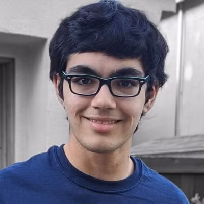 Lúc 5 tuổi, cậu nhanh chóng hoàn thành các khoá học toán thiết kế bởi chương trình giáo dục Đại học Stanford giành cho trẻ em có năng khiếu bẩm sinh.