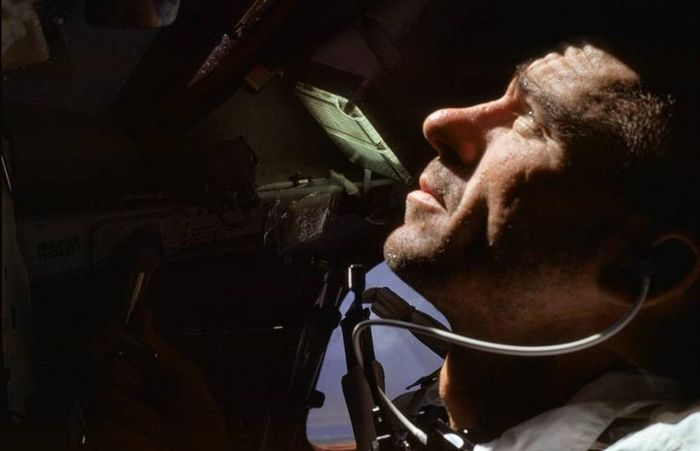 Bob Jacobs, người phát ngôn của NASA, xác nhận sự ra đi của ông Walter Cunningham nhưng không cung cấp thêm chi tiết.