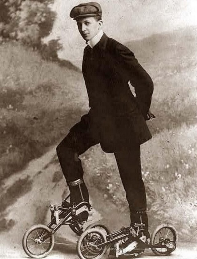 6. Cái này gọi là gì nhỉ? Giày pa-tin hay xe đạp tí hon?