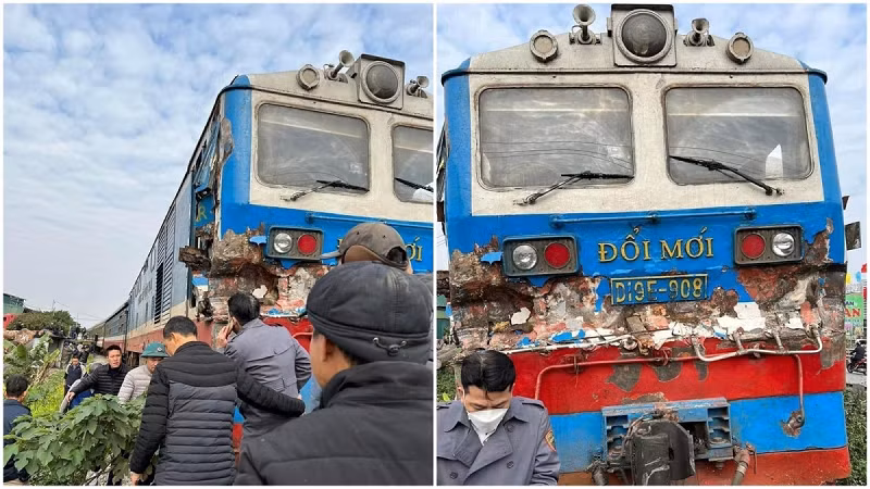 Xe dau keo bat can va cham voi tau hoa tai Ha Noi-Hinh-4