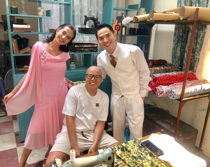 Lucie Huệ là nhân vật có tính cách hoàn toàn khác biệt với nữ diễn viên. Khi được nghe đạo diễn Vũ Ngọc Đãng miêu tả sơ lược về vai này, Emma Lê nhận lời ngay lập tức vì cảm thấy đây là một nhân vật rất thú vị, trái ngược hẳn với con người thật của mình.