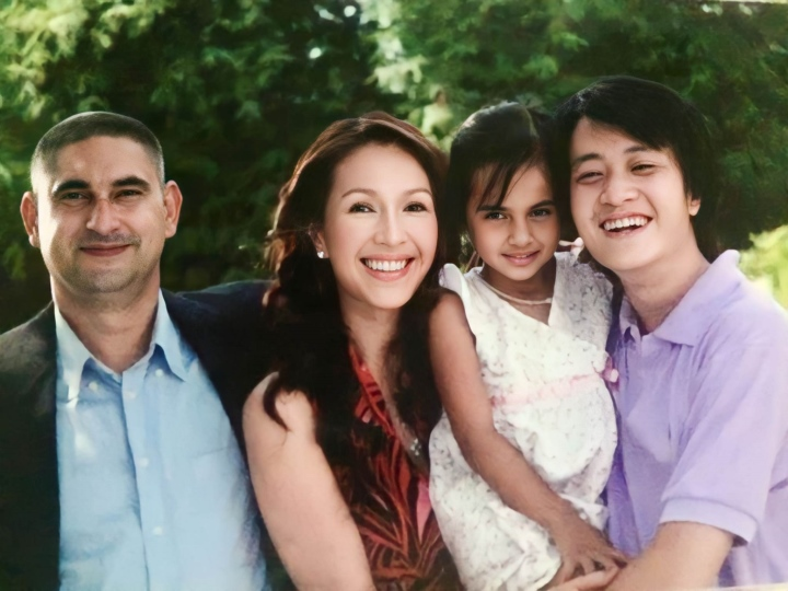 Cô "bén duyên" với phim Vũ Ngọc Đãng từ năm 3 tuổi trong "Tuyết nhiệt đới" - bộ phim có mặt nhiều diễn viên đình đám như Diễm My 6x,Lương Mạnh Hải, Anh Thư, Thanh Hằng. Đây cũng là lần đầu tiên cô đóng phim.