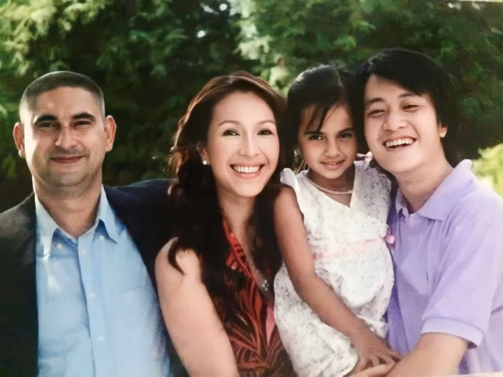 Cô "bén duyên" với phim Vũ Ngọc Đãng từ năm 3 tuổi trong "Tuyết nhiệt đới" - bộ phim có mặt nhiều diễn viên đình đám như Diễm My 6x,Lương Mạnh Hải, Anh Thư, Thanh Hằng. Đây cũng là lần đầu tiên cô đóng phim.