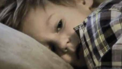 Câu chuyện bắt đầu khi gia đình Val đi thăm mộ. Andrew Lucas đứng trước một ngôi mộ của người lính có đặt hoa viếng. Sau đó cậu bé bước đến một ngôi mộ khác và nói rằng: “Đây là những người đồng đội của con”. Andrew còn nói với mẹ của mình: "Tại sao lại để con chết trong ngọn lửa ấy?”