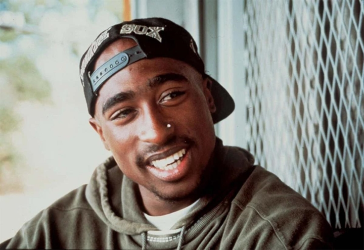 7. Ngôi sao ca nhạc bị ám sát. Vào thứ 6 ngày 13/9/1996, rapper Tupac Shakur - một trong những ngôi sao đình đám của dòng nhạc hiphop, qua đời do bị ám sát. Sáu ngày trước đó, anh bị trúng 4 viên đạn khi anh đang trong ô tô ở Las Vegas.