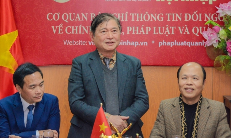 Chu tich Phan Xuan Dung chuc mung nam moi can bo, cong nhan vien Lien hiep Hoi Viet Nam-Hinh-6