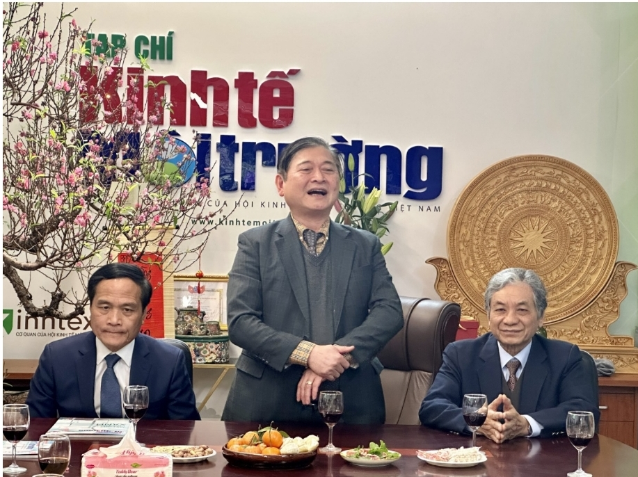 Chu tich Phan Xuan Dung chuc mung nam moi can bo, cong nhan vien Lien hiep Hoi Viet Nam-Hinh-2