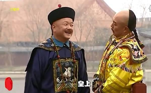 Như vậy, thị vệ đó trở thành người duy nhất được mặc long bào. Thậm chí, họ còn vinh dự khi là người mặc trước cả nhà vua mà không bị xử tội như những người khác.