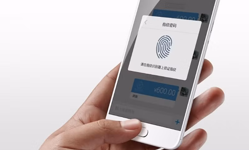 Nhận diện vân tay còn được cải tiến và sáng tạo không ngừng khui chuyển từ mặt lưng sang tích hợp ở nút nguồn và chuyển hẳn xuống dưới màn hình. Nhận diện gương mặt cũng được cải thiện với độ chính xác cao hơn và thậm chí có thể chận diện dù đeo khẩu trang.