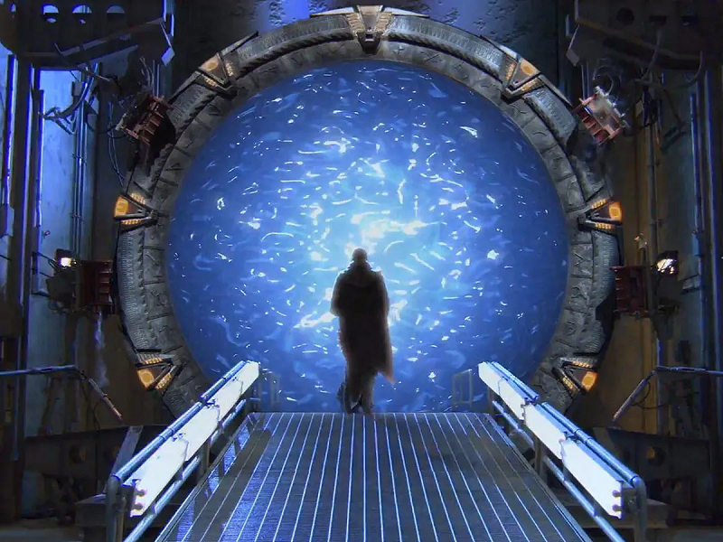 Theo Price, ở đó có một căn cứ của người ngoài hành tinh với chu vi chừng 4km, được bố trí một loạt các máy dò và cảm biến tiên tiến, nhiều UFO trong bãi chứa. Một căn cứ khác ở núi Inyangani, thuộc Zimbabwe, châu Phi, mà theo Price đây là một trung tâm bảo trì và cung cấp thiết bị.