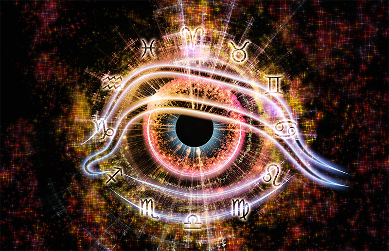 Một căn cứ khác nằm dưới núi Hayes ở phía Đông Bắc xa xôi của Anchorage, Alaska, được mô tả là trung tâm nghiên cứu địa chất và thời tiết ngoài hành tinh. Price cho biết, căn cứ này là nguyên nhân gây ra “các sự cố trong các chương trình không gian của Mỹ và Liên Xô”, bất kỳ nỗ lực nào nhằm tiếp cận căn cứ sẽ bị ngăn chặn bằng các vũ khí điện tử.