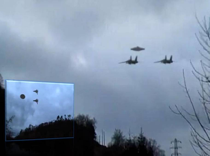 Các tài liệu mật vừa được công bố cho thấy hai trực thăng của Lực lượng không quân Australia (RAAF) từng bị đặt trong tình trạng cảnh báo cao nhất khi hình ảnh về vật thể bí ẩn đột nhiên xuất hiện trên radar.