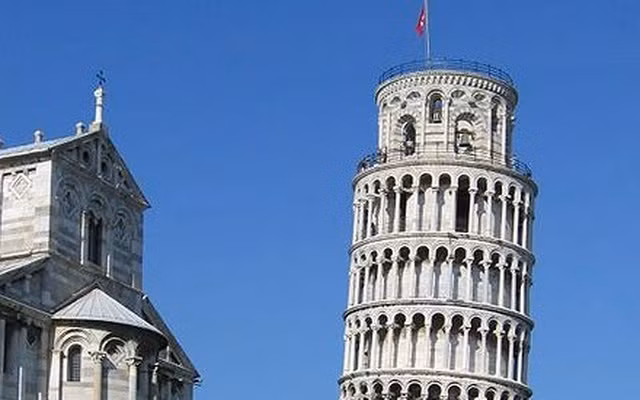 Theo báo cáo mới đây, Tháp nghiêng Pisa hiện chỉ lắc lư rất nhẹ, dao động trung bình khoảng nửa milimet mỗi năm. Ước tính, Tháp có thể sẽ được an toàn trong ít nhất 300 năm, và có thể hơn nữa. Một số nhà khoa học thậm chí còn nghĩ rằng những nỗ lực phục hồi tòa tháp có thể thành công đến mức một ngày nào đó, nó sẽ có thể tự phục hồi.