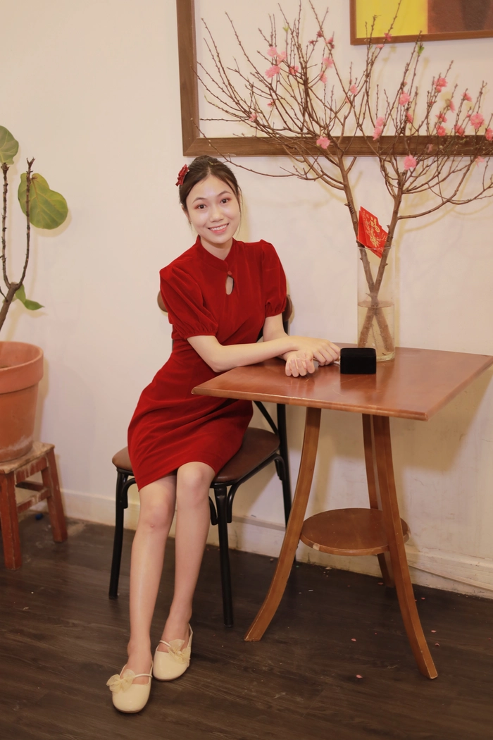 Nu sinh Viet don cai Tet co mot khong hai