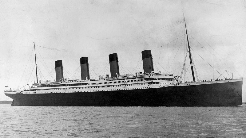 Vào ngày 14/4/1912, con tàu huyền thoại Titanic gặp thảm kịch kinh hoàng ngay trong chuyến hải hành đầu tiên và cung là cuối cùng. Con tàu đâm vào tảng băng trôi và chìm xuống Bắc Đại Tây Dương. Hậu quả là hơn 1.500 thiệt mạng và mất tích.
