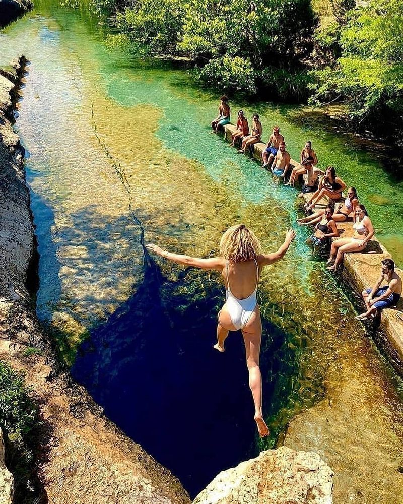 Kathy Misiaszek nói: "Tôi gần như kẹt cứng, không thể di chuyển xung quanh. Tôi không thể nhìn thấy đồng hồ đo của mình. Cảm giác chới với muốn trồi lên trên. Lúc ấy gần như tôi không còn khái niệm gì nữa. Thật may mắn khi thoát được ra ngoài!" Các biển báo đã được lắp đặt bên trong các hang động để đề phòng những sự cố đáng tiếc. Trên biển ghi: "Không có gì trong những hang động này đâu! Đừng vượt quá điểm này!".